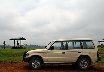 Mitsubishi Pajero en el Parque Nacional de Aberdare. Javier Yanes/Kenyalogy.com